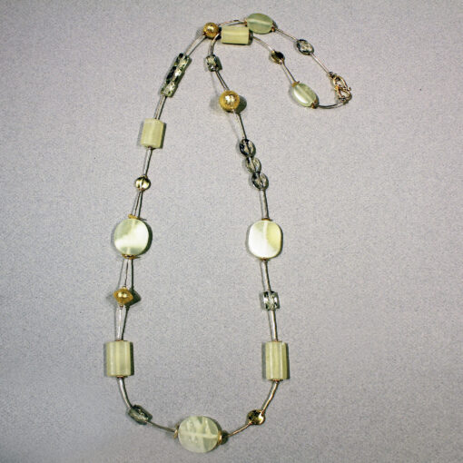 Long necklace in jade