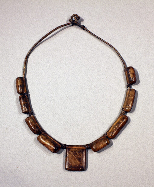 Collier du Burkina Faso amulette